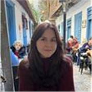 Soy graduada en biotecnología con un máster en biomedicina molecular ambas bilingües en inglés. Tengo el título de inglés C1.