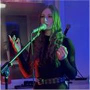 Donne des cours de chant à partir du débutant. 