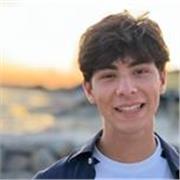 Sono un ragazzo di 19 anni, frequento l’università di Pavia, facoltà lettere arte media e spettacolo. Diploma liceo classico