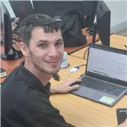 I’m a patient, engaging, and adaptable English tutor who focuses on building confidence as much as language skills.