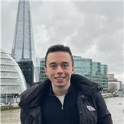Studente di medicina in lingua inglese che offre lezione pomeridiane e serali in chimica e biologia, sia in italiano che inglese