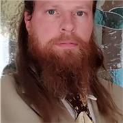 Native speaker offering English lessons for practicing speaking and listening