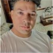 Ejercí como maestro de enseñanza primaria, aunque no es mi única profesión. Tengo estudios superiores, licenciatura en Derecho.