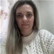 Me defino una persona con mucha paciencia , me encantan los niños , soy recta y empática