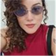 Professora de Português com experiência há 15 anos em aulas presenciais e on-line