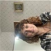 Ayudante, profesora, cuidadora y tambien una amiga divertida.