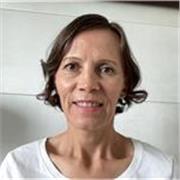 Maestra de ingles con experiencia en enseñar el idioma inglés conversacional y práctica