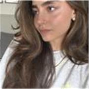 Me definiría como una persona paciente, organizada y apasionada por la enseñanza, con experiencia ayudando a jóvenes.