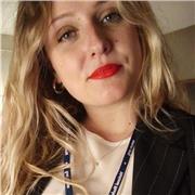 Laureata in Lingue moderne per la comunicazione e la cooperazione internazionale offre lezioni di inglese, russo e italiano