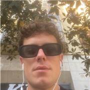 Me defino como una persona alegre, activa y a la que le gusta tratar con gente. He trabajado en Londres 3 años, y tengo un grado en literatura comparada con especialidad en lit. Inglesa. Este año he acabado el máster de enseñanza y también he realizado cu