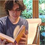 Dou aulas das mais variadas materias como matemática a filosofia