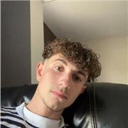 jeune lycéen de 17 ans , sportif ayant pratiqué du tennis 6 ans , j’ai un niveau assez correct je pourrai apprendre les bases tu tennis ainsi que taper correctement dans la balle avec un geste correct