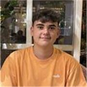 Soy Daniel, estudiante de primer año de Ingeniería Aeroespacial. Doy clases de matemáticas, física o química