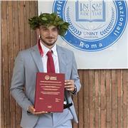 Laureato in sociologia e criminologia (triennale); laureato in investigazione, criminalità e sicurezza internazionale lm-52 (magis