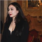 Laureata in Scienze filosofiche con abilitazione all’insegnamento