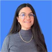 Profesora de español y cultura latinoamericana, licenciada en Artes y en Traducción (inglés-español), con experiencia en enseñanza