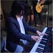 Profesor de música, sin experiencia pero sabido. Experiencia en inglés y español