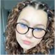 Soy una chica de 21 años, estudiante de audiovisuales, que busca un trabajo que se adapte a mi horario lectivo.
