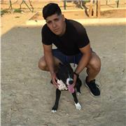 Me defino como una persona con ganas de ayudar a los demás y quiero dar clase sobre todo a escolar y eso