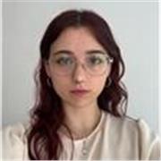 Profesora de inglés especializada en clases desde cero para adultos y preparación para Exámenes Cambridge. Desbloquea tu potencial