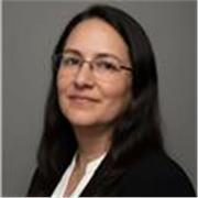 Estas no son clases teóricas aburridas. Aprendemos informática usando la tecnología de verdad: practicando, creando y resolviendo