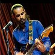 Profesor de guitarra y bajo eléctrico con más de 15 años de experiencia tocando con músicos de todo el mundo. 