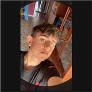 Profesor de inglés imparte clases a niños de todas las edades