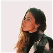 Me defino como psicóloga con una sólida formación académica y experiencia en el ámbito de educación. 