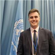 Graduado en Derecho y estudiante de Dirección de Empresas. Puedo dar refuerzo a alumnos de ESO, Bachiller o Universidad en materias de Derecho, Historia, Ciencias Políticas, Marketing, Lengua Castellana etc. Adapto mis clases particulares al nivel y edad