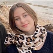 Estudiante de Ciencias del Mar. Mi objetivo es encontrar algo para cuidar niños en mi tiempo no lectivo. 