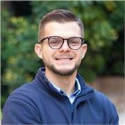 Estudiante economía, investigador, con excelencia académica y pasión.