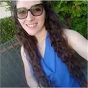 Soy una profesora cercana y práctica; doy clases a adultos, niños y empresas que buscan aprender de forma clara y funcional.