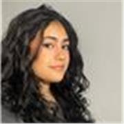 Soy Claudia, una chica amable y entusiasta por poder ayudar a los mas jovenes a aprender inglés de una manera divertida.   