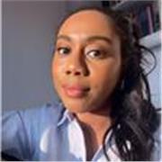 Profesora titulada en teología y en publicidad, con experiencia en apologética.