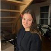 laureata in mediazione linguistica per le lingue inglese e cinese, madrelingua italiana, esperienze linguistiche in vari contesti