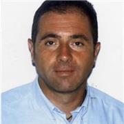 Dottore in legge, esperto conoscitore della lingua latina grazie agli studi umanistici, impartisce lezioni di sostegno a studenti