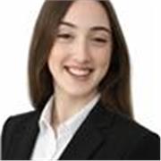 Chica, con más de 10 años de experiencia en la monta de caballos.