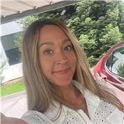 Profesional de Administración con experiencia formando equipos en empresa. Ofrezco apoyo a personas que quieran aprender