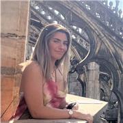 Soy una chica que estudia psicología, me encantan los niños. Puedo dar clases de Matemáticas, 
Lengua… de primaria y ESO