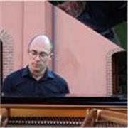 Giovane pianista offre lezioni di pianoforte e teoria della musica per bambini e adulti