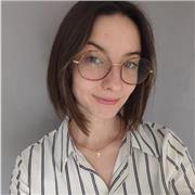 Etudiante en graphisme engagée et prête à aider.