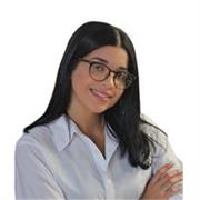 Profesor de español que imparte clases a niños de todas las edades