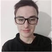 Profesor joven con métodos divertidos y creativos busca alumnos pequeños para aprender inglés