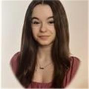 Estudiante de ADE bilingüe capacitada para dar clases de inglés a primaria, secundaria y bachillerato.