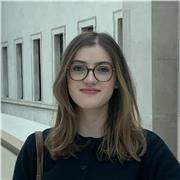Bonjour ! Étudiante en classe préparatoire littéraire à Henri IV, je suis disponible pour de l’aide aux devoirs et des cours de français. Ayant passé le bac avec une option internationale et ayant vécu à l’étranger pendant 5 ans, je peut également donner
