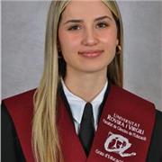 Graduada en educación Infantil. Me encanta estar con los niños y brindarles ayuda cuando lo necesitan.