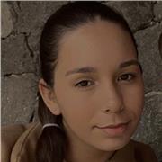 Estudiante de universidad apta para estudiantes de primaria y ESO