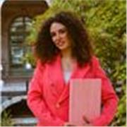 Laureata in lingue e letterature europee impartisce lezioni private di inglese, spagnolo, francese ed italiano per stranieri