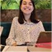 Ragazza di 22 anni offre ripetizioni private di materie umanistiche