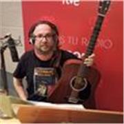 Profesor de guitarra imparte clases a todos los niveles improvisación armonía finger picking etc también podría ser presencial si vives cerca serían clases individuales